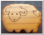 Kleine Puzzeldose als Schaf aus Holz 8 x 4 cm