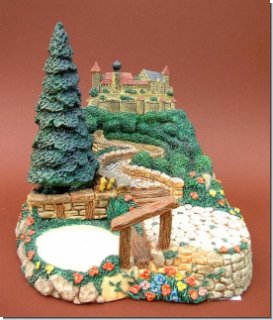 The Hummelscapes Collection - Castle On A Hill 16 cm