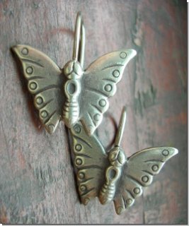 Silberne Schmetterlinge im Antik Style 2,4 cm