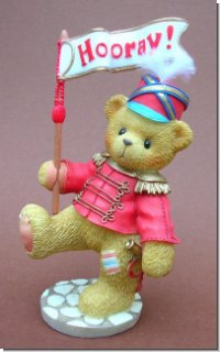 Lanny der Zirkusdirektor Rote Fahne Cherished Teddies 11 cm