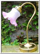 Kleine Tischlampe aus Messing mit rosa Schirm, Höhe 35 cm