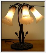 Lampe mit fünf milchigen Glaschirmen 42 cm
